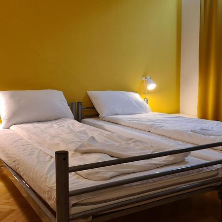Sleep Inn Hostel Бухарест Экстерьер фото