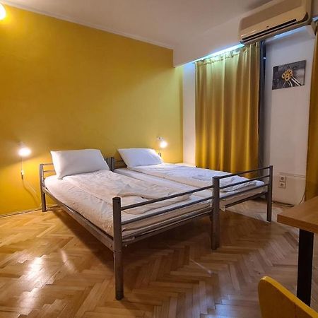 Sleep Inn Hostel Бухарест Экстерьер фото