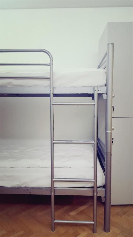 Sleep Inn Hostel Бухарест Экстерьер фото