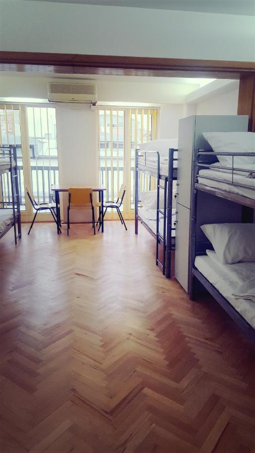 Sleep Inn Hostel Бухарест Экстерьер фото