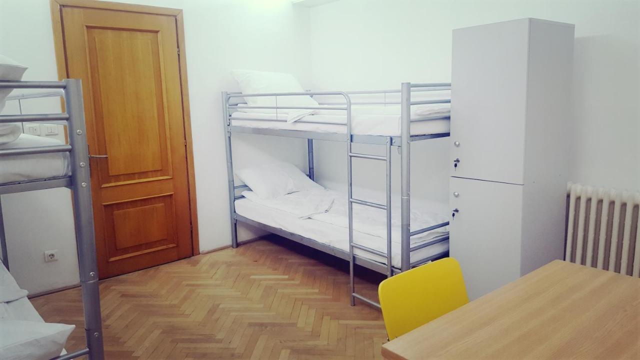 Sleep Inn Hostel Бухарест Экстерьер фото