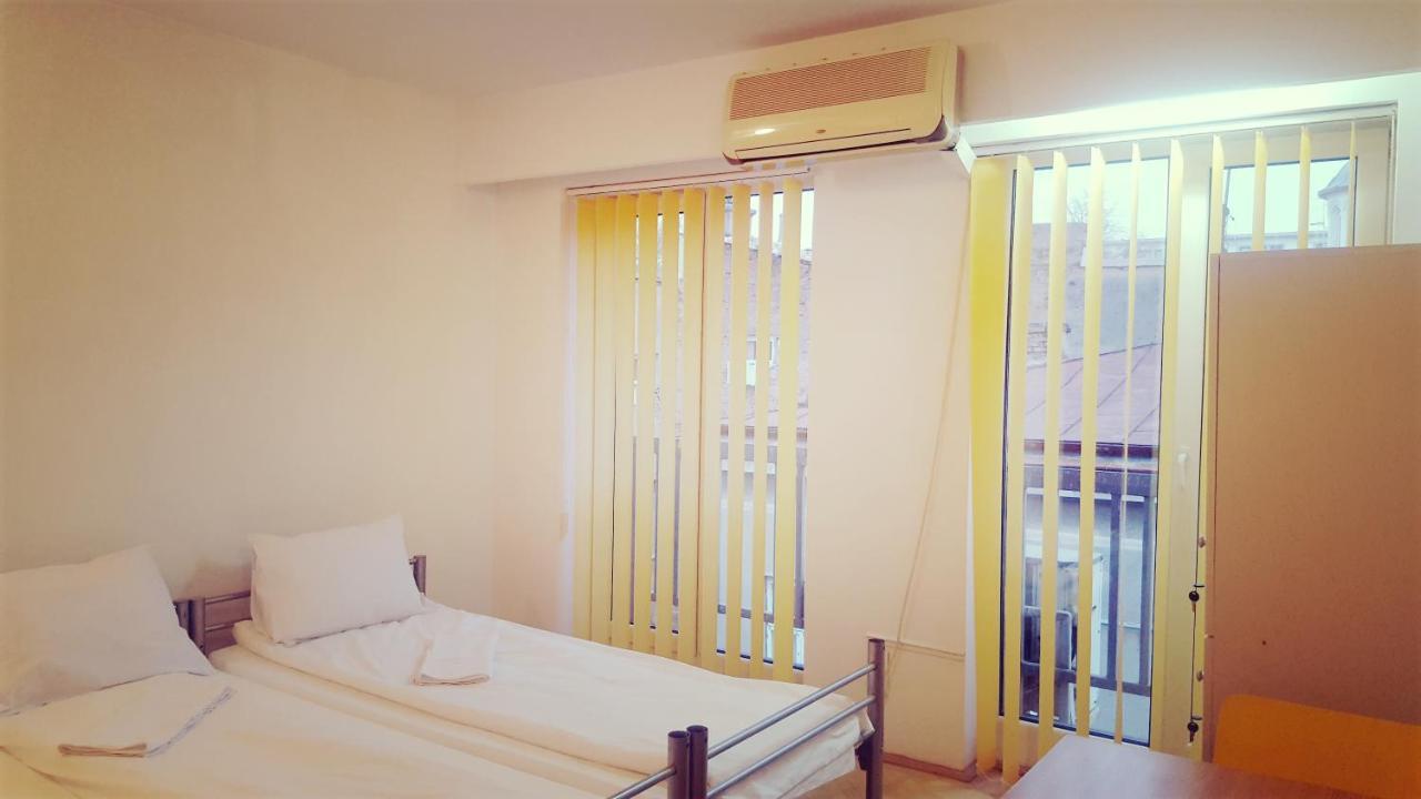 Sleep Inn Hostel Бухарест Экстерьер фото