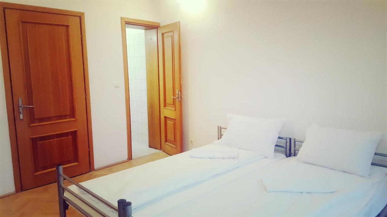 Sleep Inn Hostel Бухарест Экстерьер фото
