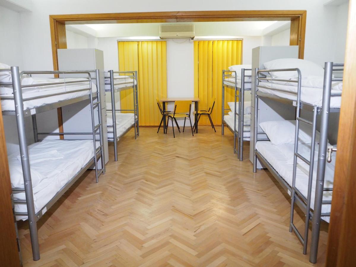 Sleep Inn Hostel Бухарест Экстерьер фото