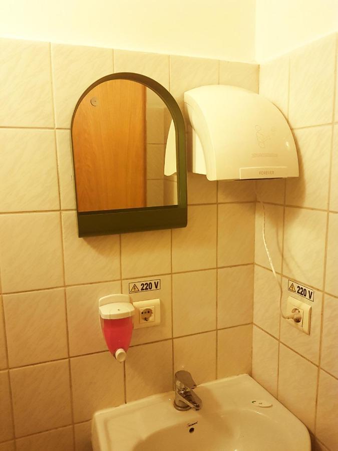 Sleep Inn Hostel Бухарест Экстерьер фото
