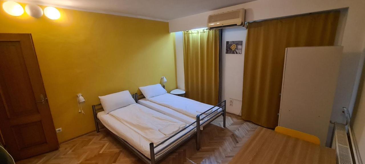 Sleep Inn Hostel Бухарест Экстерьер фото