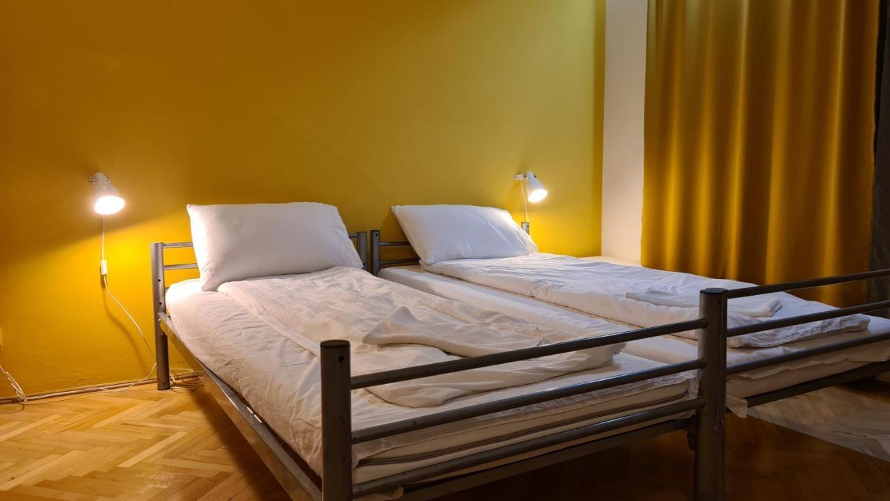 Sleep Inn Hostel Бухарест Экстерьер фото