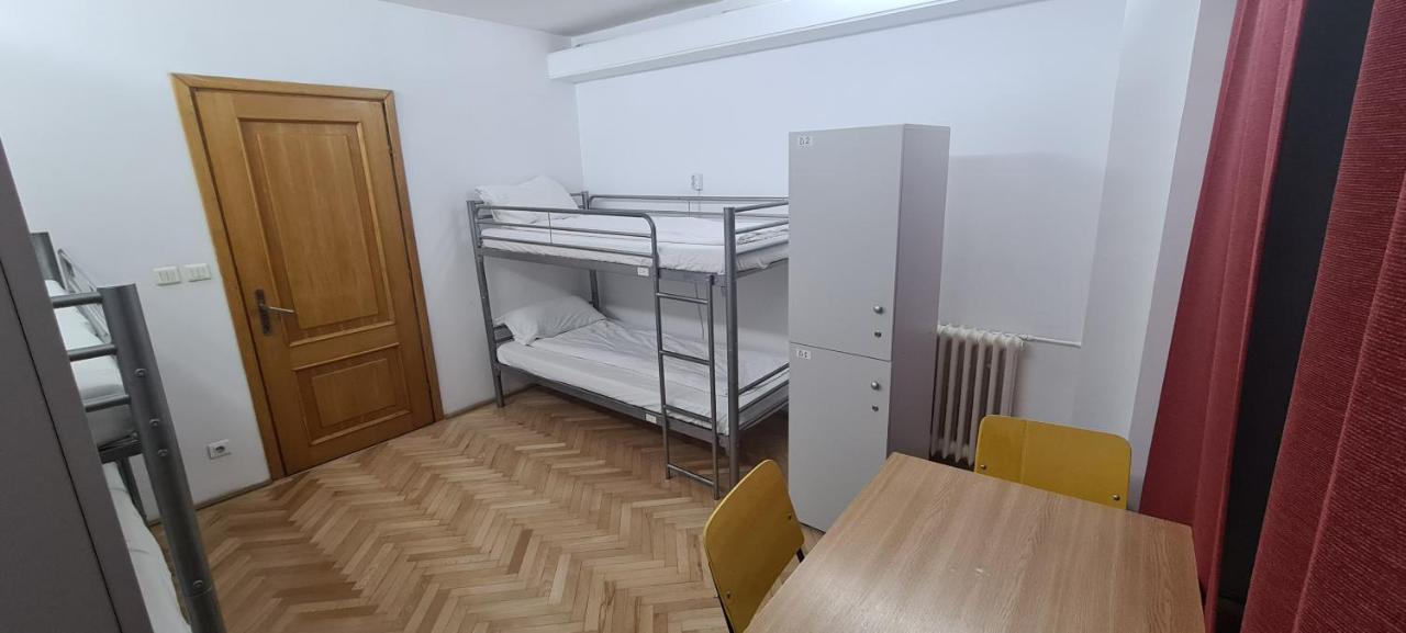 Sleep Inn Hostel Бухарест Экстерьер фото