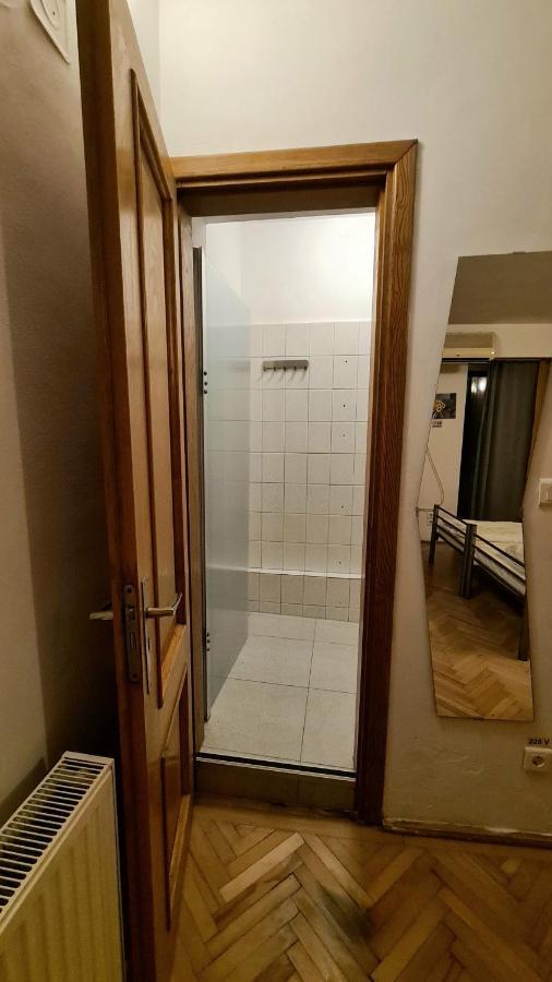 Sleep Inn Hostel Бухарест Экстерьер фото